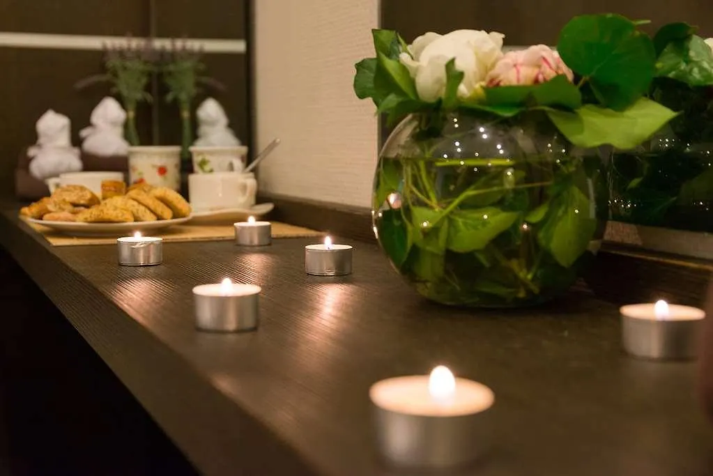 Villa Borghese, The Originals Relais Greoux-les-Bains 4*,