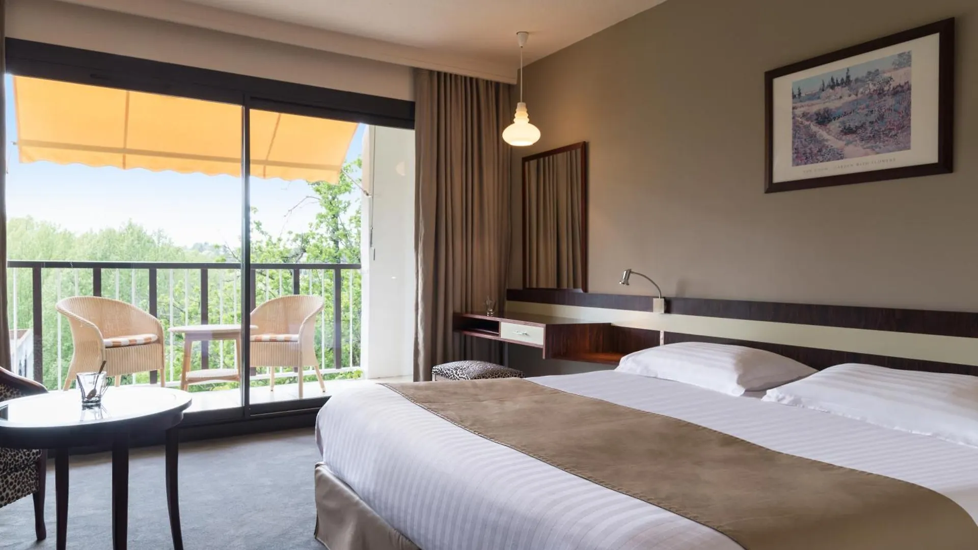**** Hotel Villa Borghese, The Originals Relais Greoux-les-Bains France