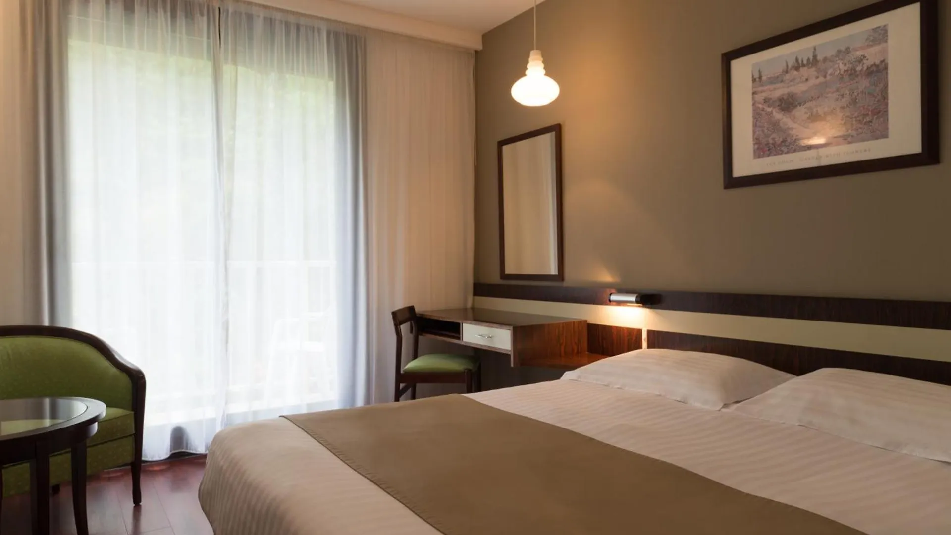 Villa Borghese, The Originals Relais Greoux-les-Bains Hotel
