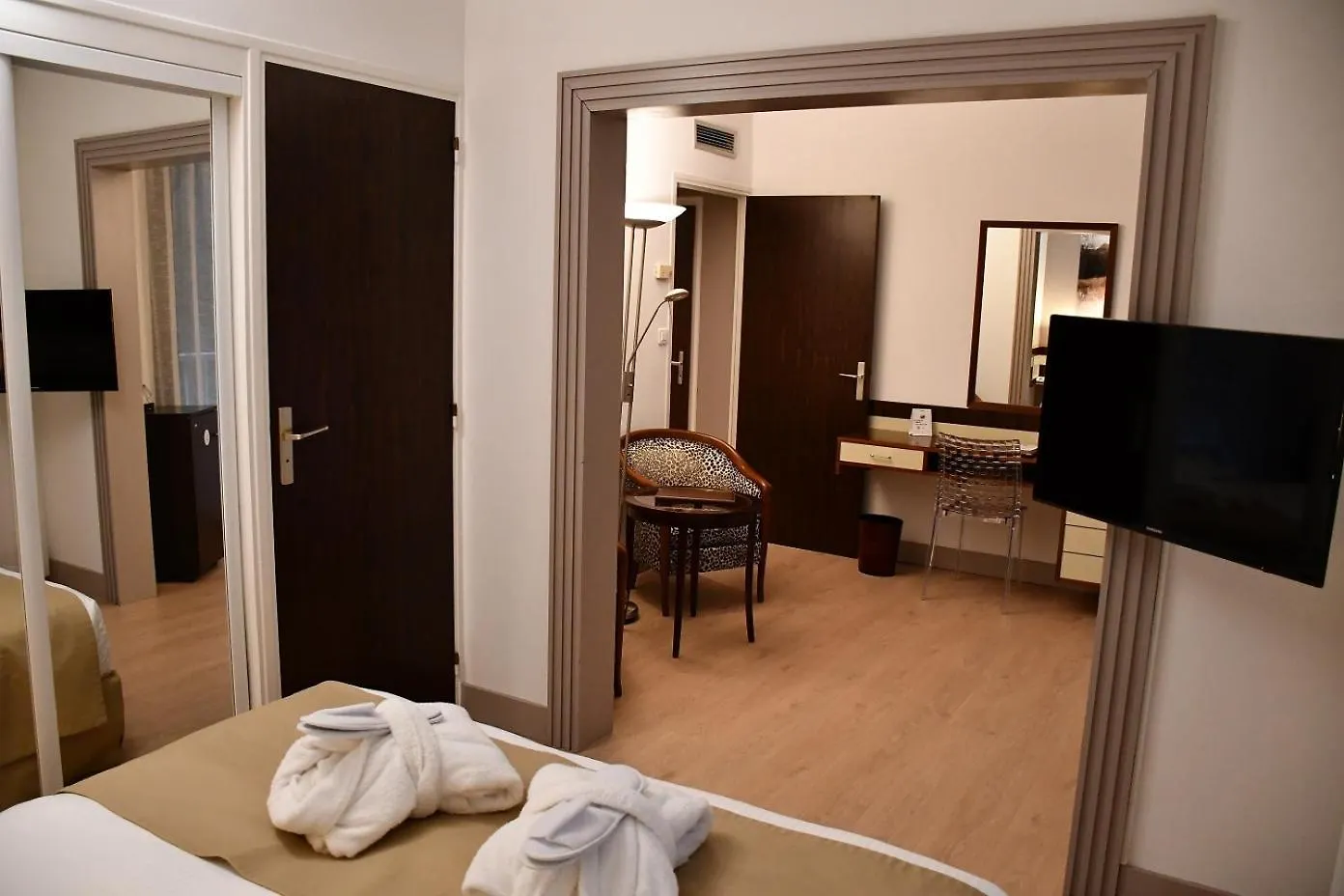 Villa Borghese, The Originals Relais Greoux-les-Bains Hotel
