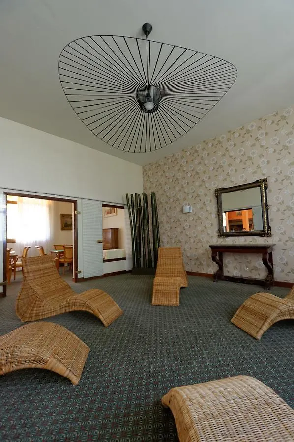Villa Borghese, The Originals Relais Greoux-les-Bains Hotel