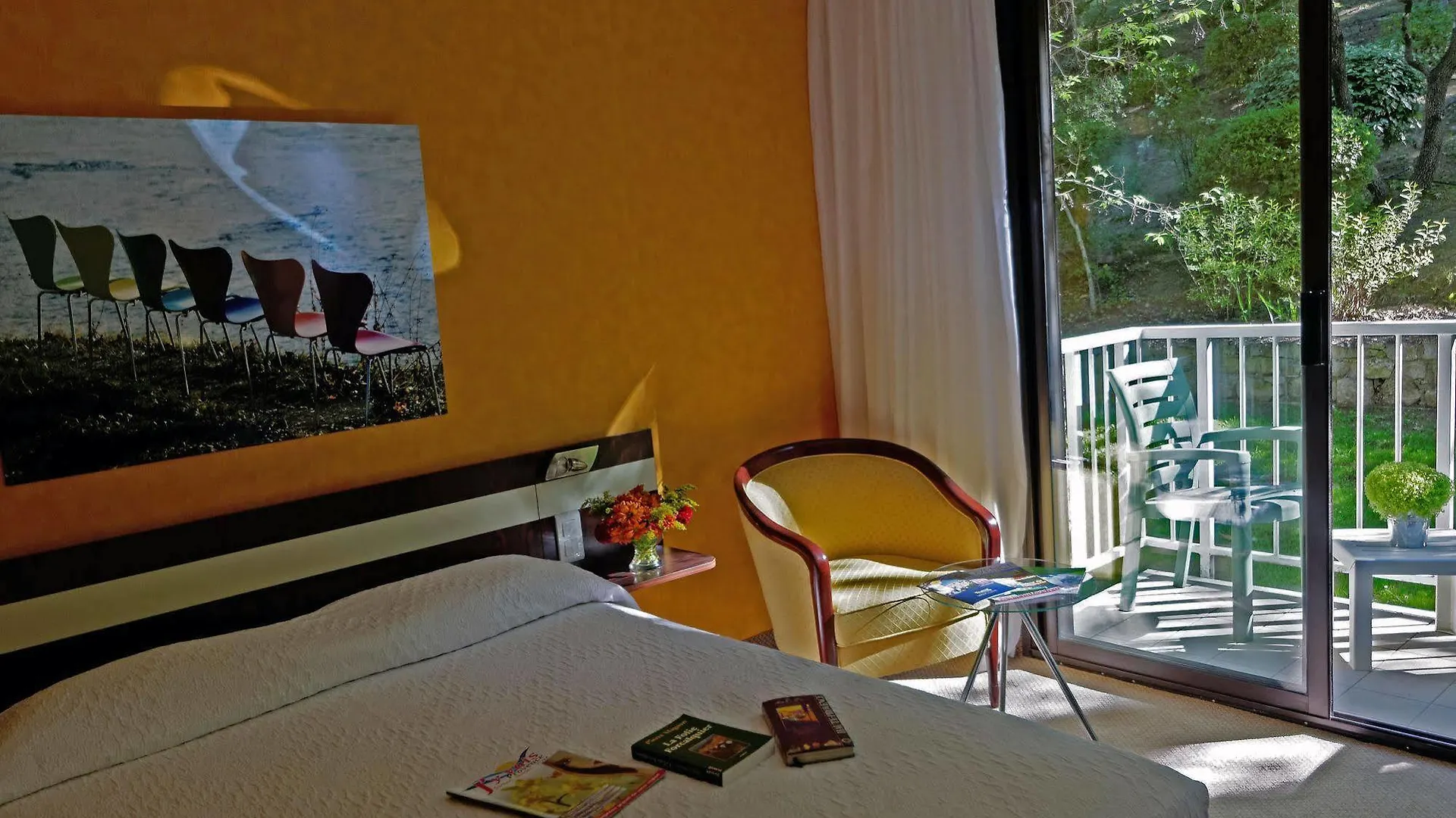 Villa Borghese, The Originals Relais Greoux-les-Bains 4*,